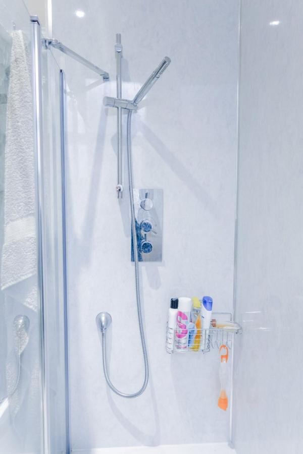 Newly Furnished 2 Bedroom Apartment On Leith Walk エディンバラ エクステリア 写真